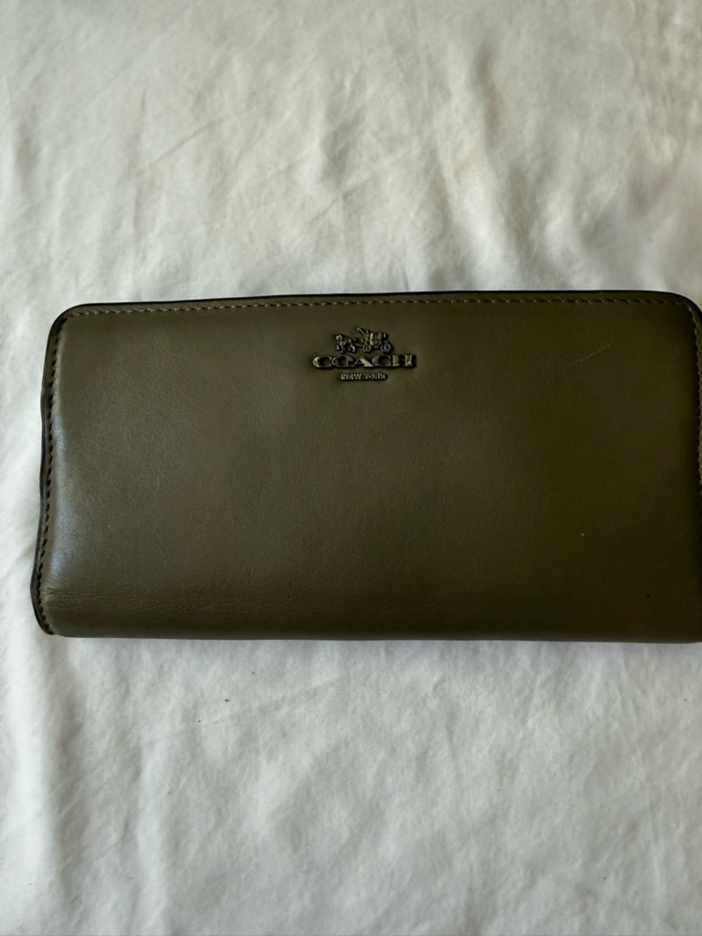 Coach Pebbled Leather Crossbody Bag in Olive Green with matching wallet - Picture 5 of 7